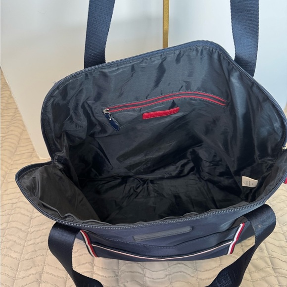 TOMMY HILFIGER Large Zip Nylon Signature Stripe Tote Navy Blue - Picture 4 of 9
